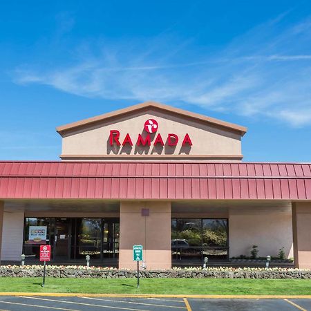 Ramada By Wyndham Medford Hotel & Conference Center ภายนอก รูปภาพ