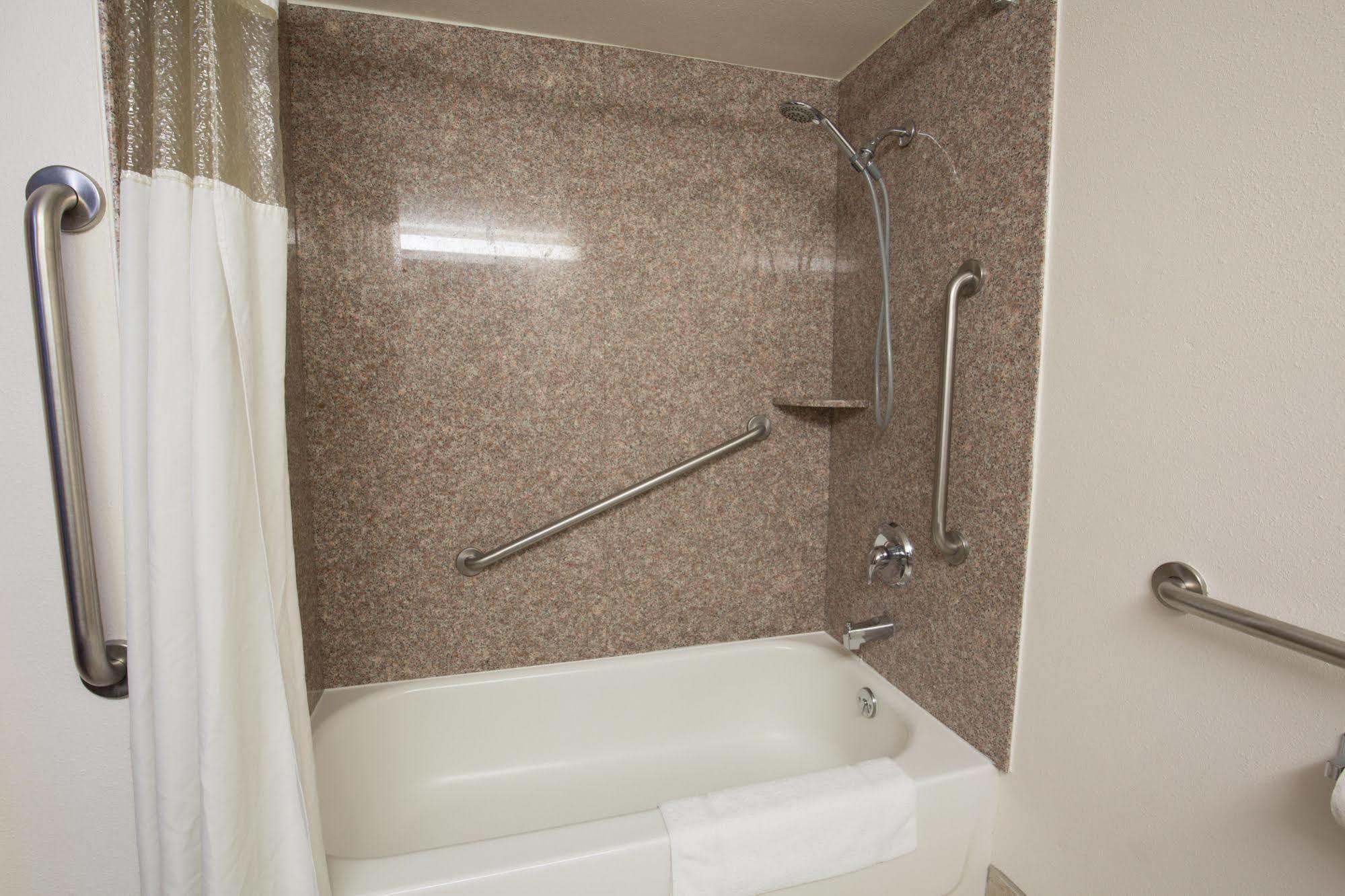 Ramada By Wyndham Medford Hotel & Conference Center ภายนอก รูปภาพ
