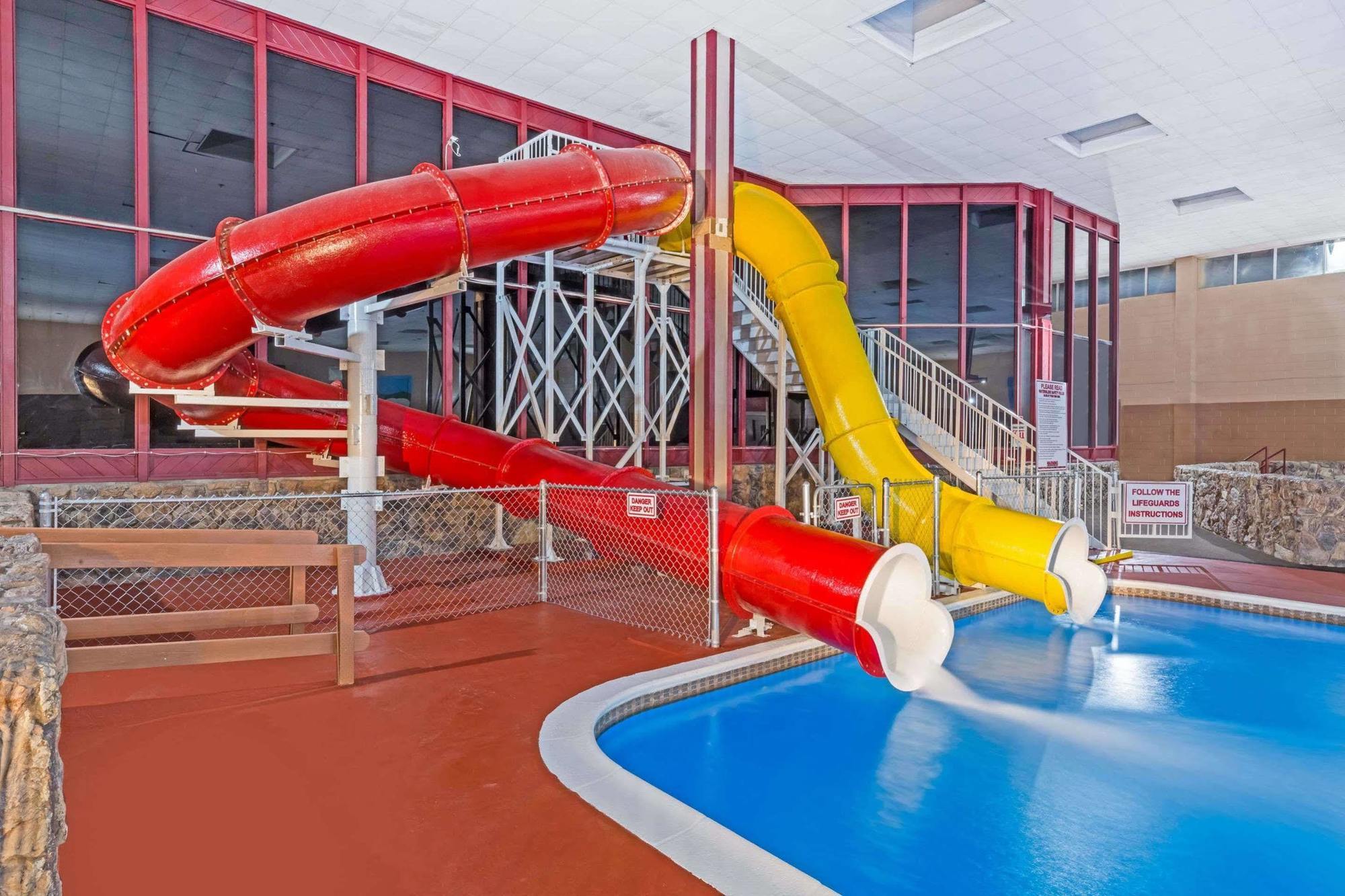 Ramada By Wyndham Medford Hotel & Conference Center ภายนอก รูปภาพ
