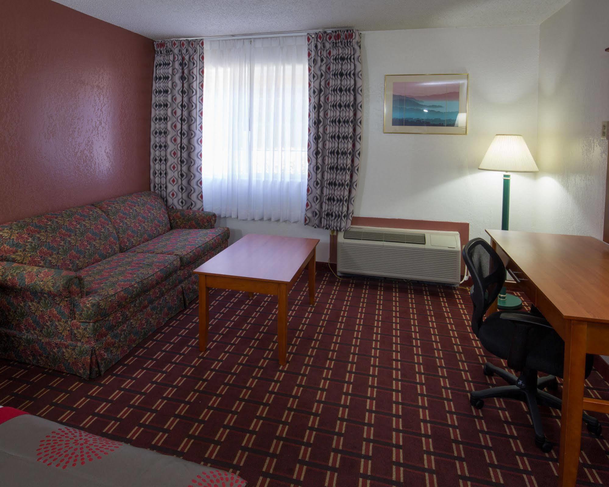 Ramada By Wyndham Medford Hotel & Conference Center ภายนอก รูปภาพ