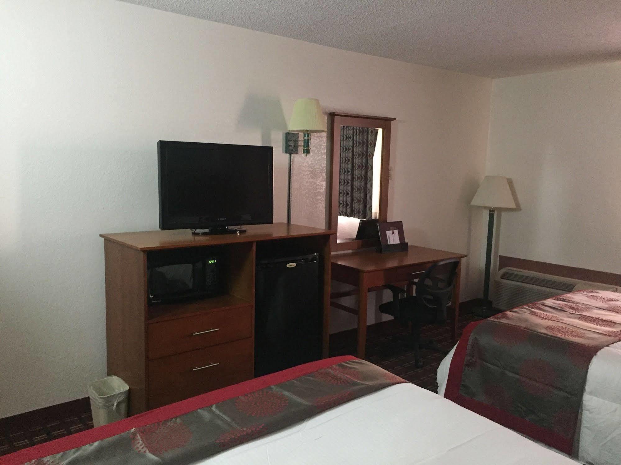 Ramada By Wyndham Medford Hotel & Conference Center ภายนอก รูปภาพ