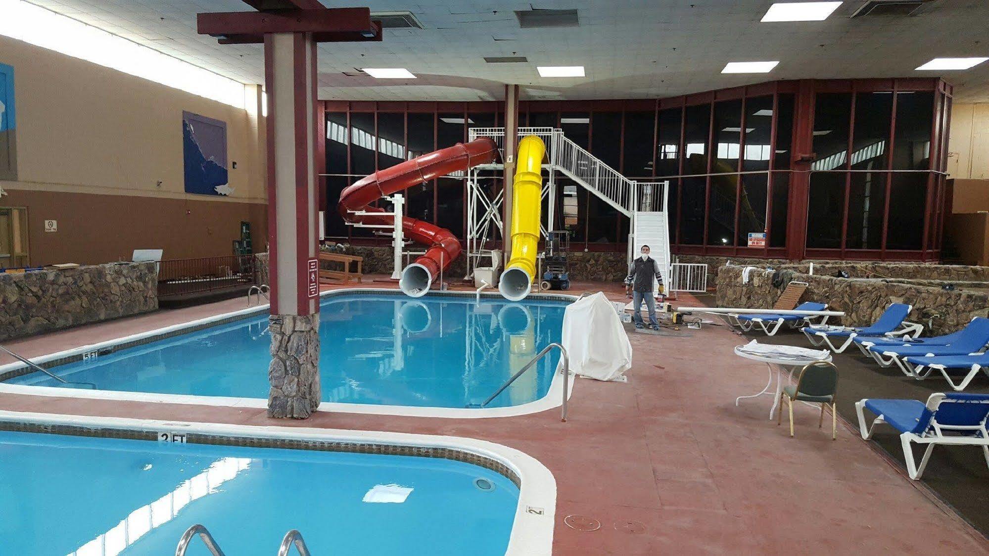Ramada By Wyndham Medford Hotel & Conference Center ภายนอก รูปภาพ